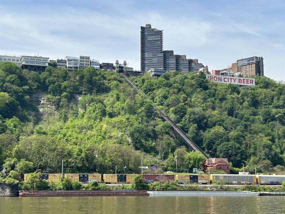 Luxury At The Point Easy Access To And From Downtown 24-7 Parking Apartment *